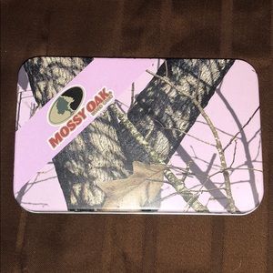 Pink camo Mossy Oak gift card tin